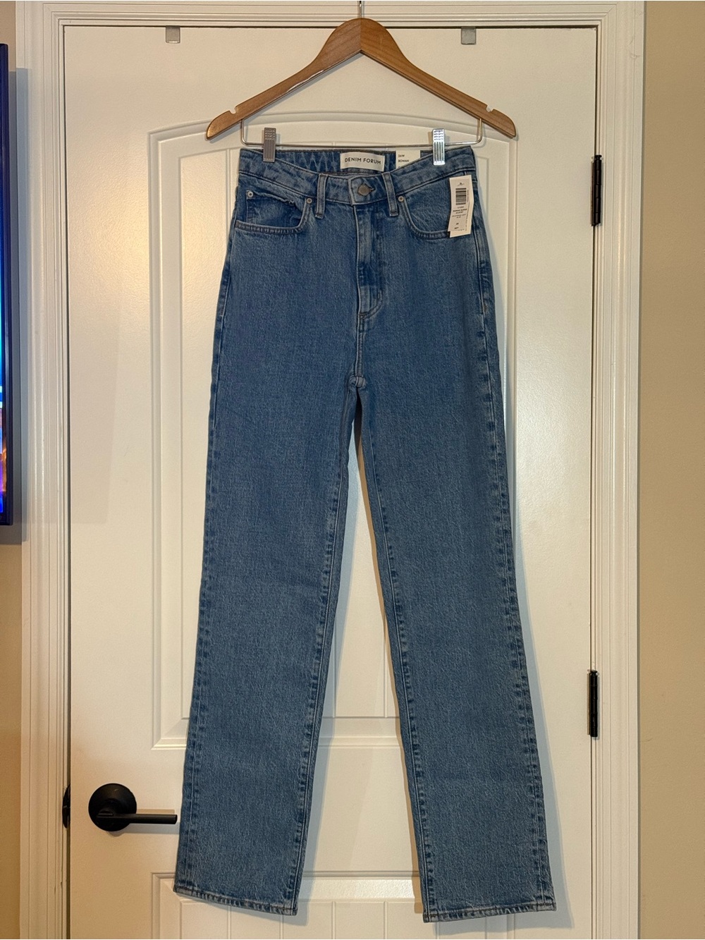 Aritzia Denim Forum Straight Leg Jeans in Medium Blue Wash